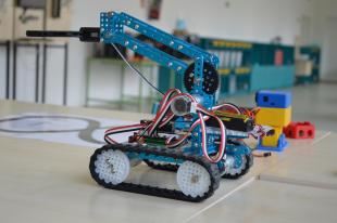 A Digitális Közösségi Alkotóműhelyben a robotikába is bepillantást nyerhettek a diákok.