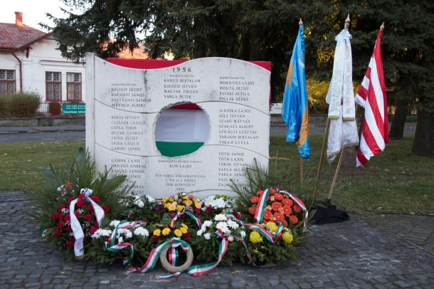 A Szózattal és a Székely himnusszal zárult az október 23-ai történéseknek emléket adó esemény.