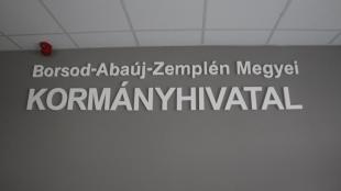A B.-A.-Z. Megyei Kormányhivatal ózdi épületének belső felirata