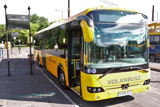 Új Credo típusú busz az autóbusz-állomáson