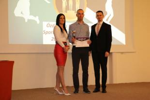 A felnőtteknél az Ózdi Kerékpáros Egyesület versenyzője Peták Levente zsebelte be az elismerést, távollétében Frölich Tamás vette át a kupát.