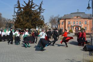 A nemzeti ünnepen hagyomány már a három helyi csoport közös produkciója, Béri László rendezésében.
