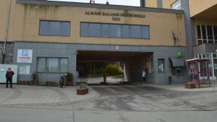 A híresztelésekkel ellentétben nem zár be az Almási Balogh Pál Kórház.