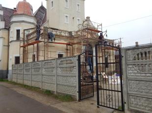 Elkezdődött a református templom felújítása Ózdon.
