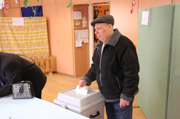 Pap Ferenc, a Magyar Munkáspárt-ISZOMM országgyűlési képviselőjelöltje is leadta szavazatát.