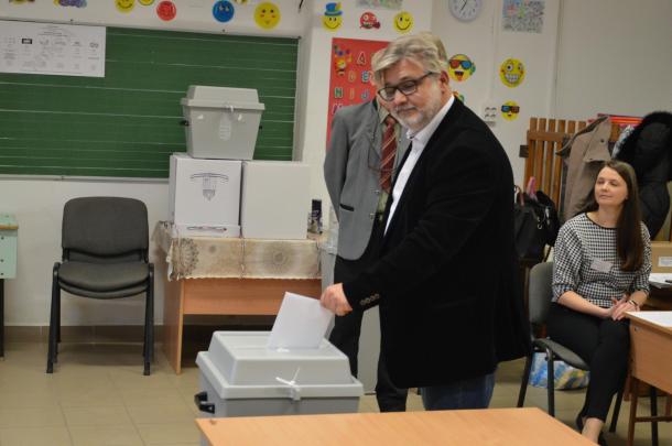 Szarvas Gábor, a Mi Hazánk Mozgalom országgyűlési képviselőjelöltje már reggel szavazott.