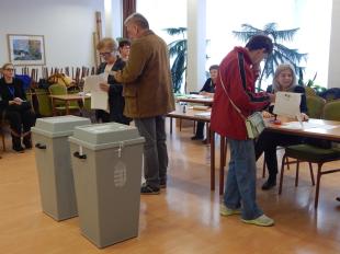 A Vasvár úti Tehetséggondozó Központban délután három óráig nagyjából 50%-os volt a részvételi arány.