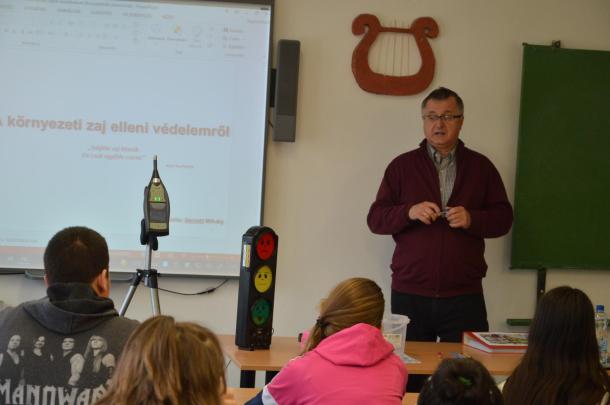 A budapesti Herman Ottó Intézet munkatársa, Berndt Mihály is vendége volt a programsorozatnak, aki a zajszennyezésről tartott előadást a fiataloknak.