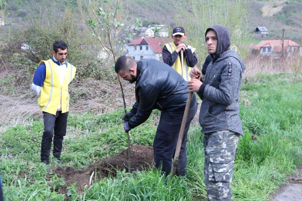 Az Ózdi Városüzemeltető Intézmény és az Ózdi Roma Nemzetiségi Önkormányzat dolgozói közösen végezték a munkát.