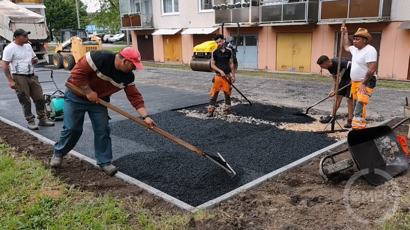 A Bolyki főúton is készül az új parkoló.