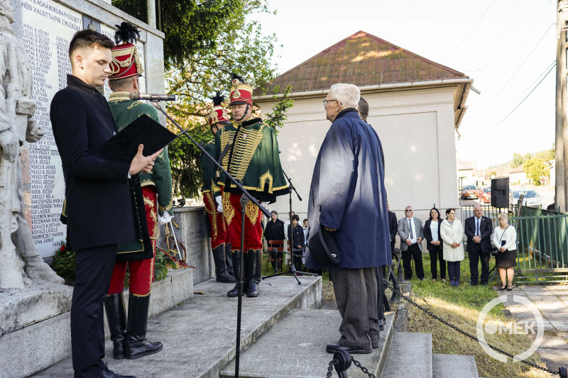 A Magyar Hadigondozottak Országos Nemzeti Szövetségének képviselői is lerótták tiszteletüket.
