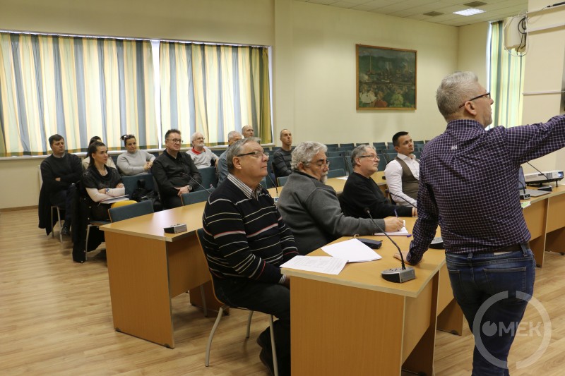 A jelenlévők a megbeszélésen.