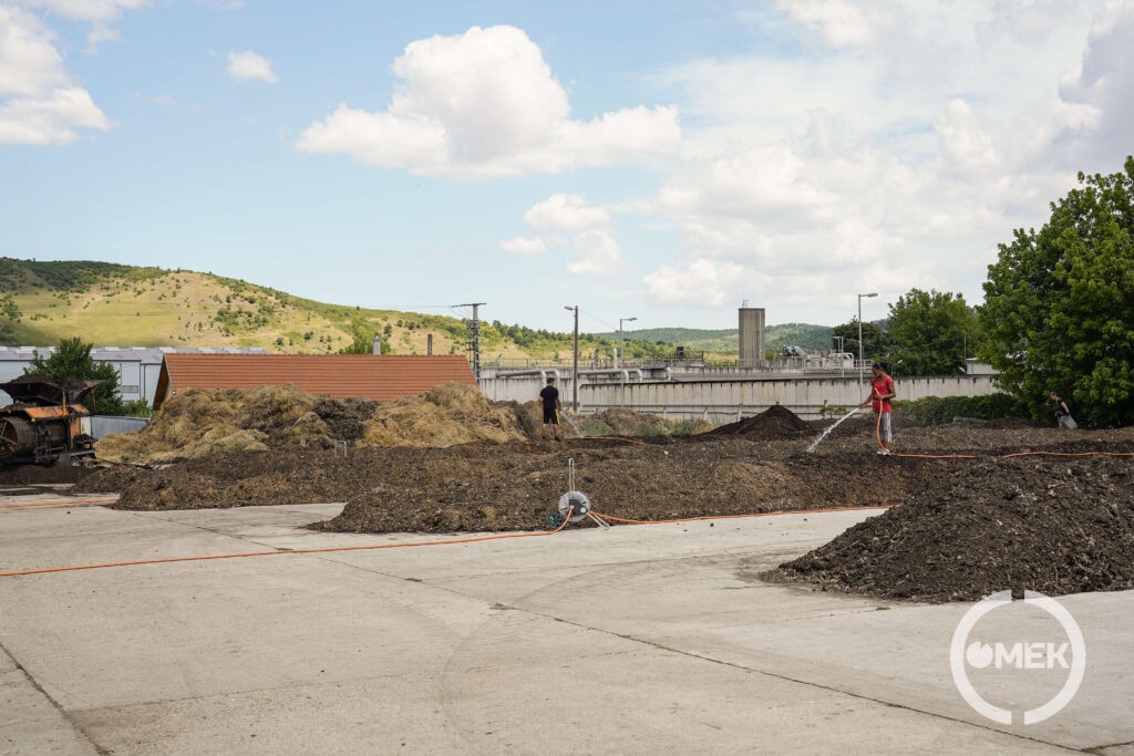 Az ÓVI komposztáló telephelyén jelenleg nyolc prizma található.