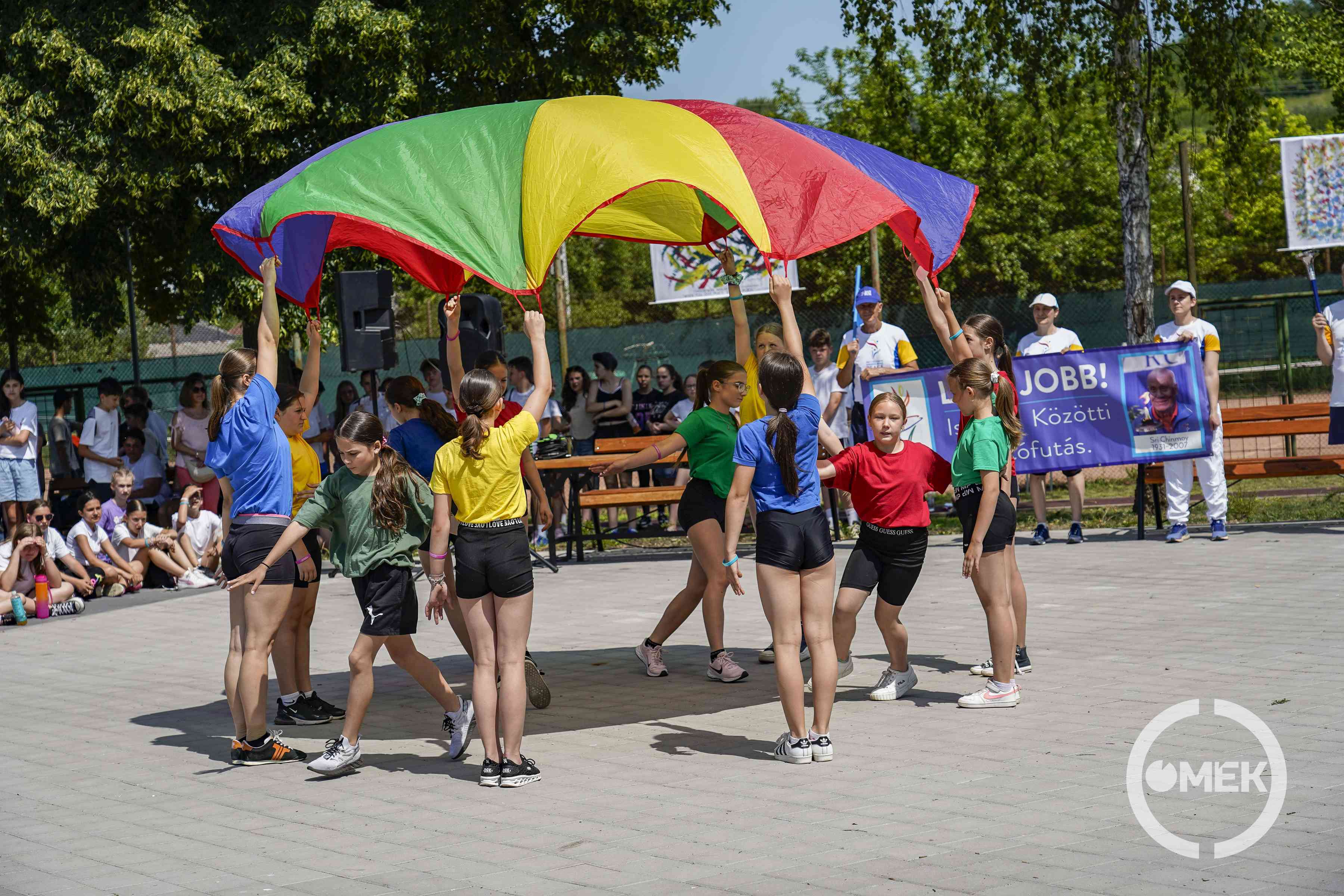 Az újtéri tornászlányok előadása.