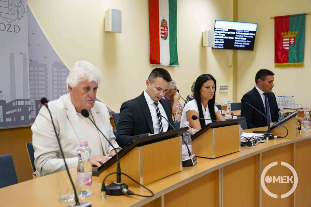 Dr. Almási Csaba, Janiczak Dávid, Marosréti-Zsuponyó Anett és dr. Csuzda Gábor.
