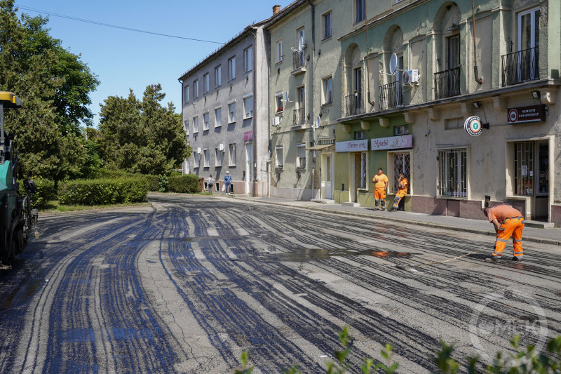 Emulzió csillog a felmart területen.