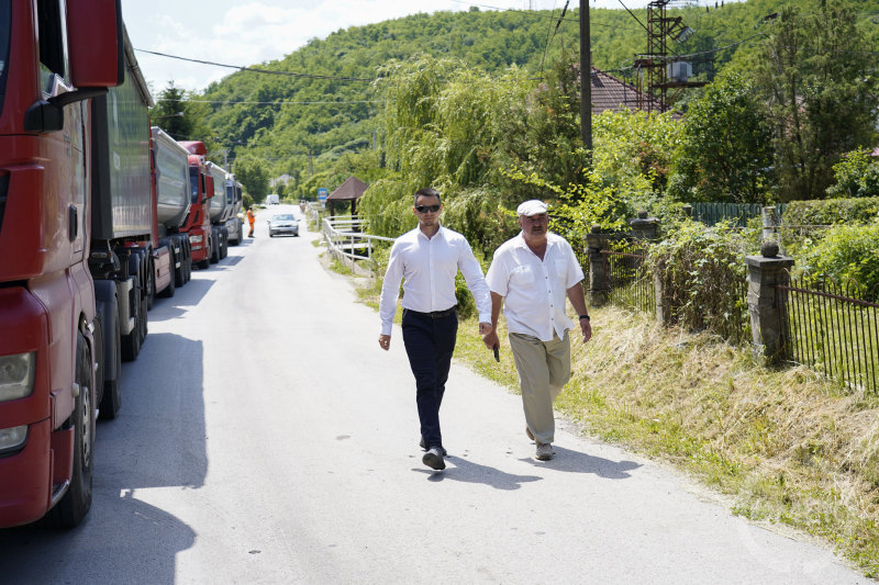 Janiczak Dávid polgármester és Csák Árpád területi képviselő bejárják az érintett területet.