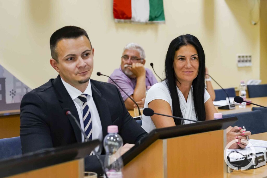 Janiczak Dávid polgármester és Marosréti-Zsuponyó Anett alpolgármester.