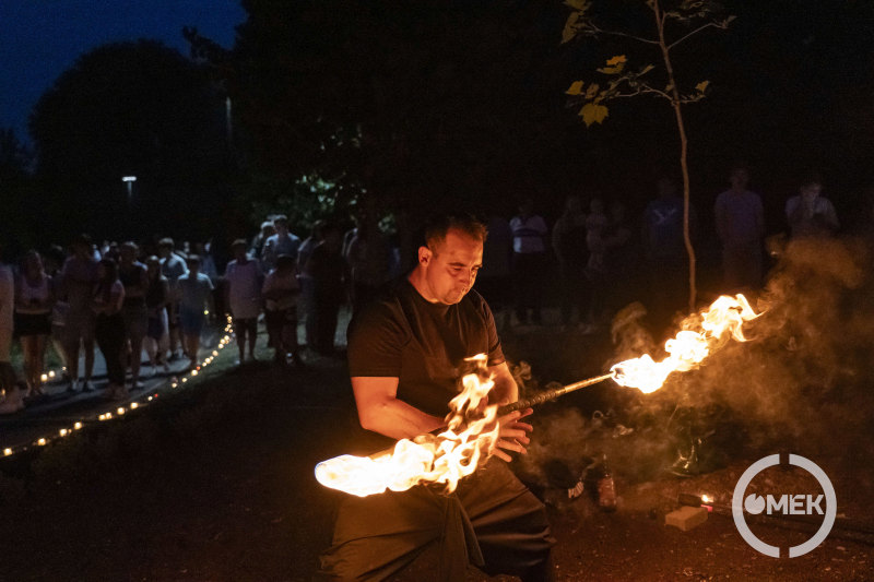 Máté István a tűzzsonglőr.