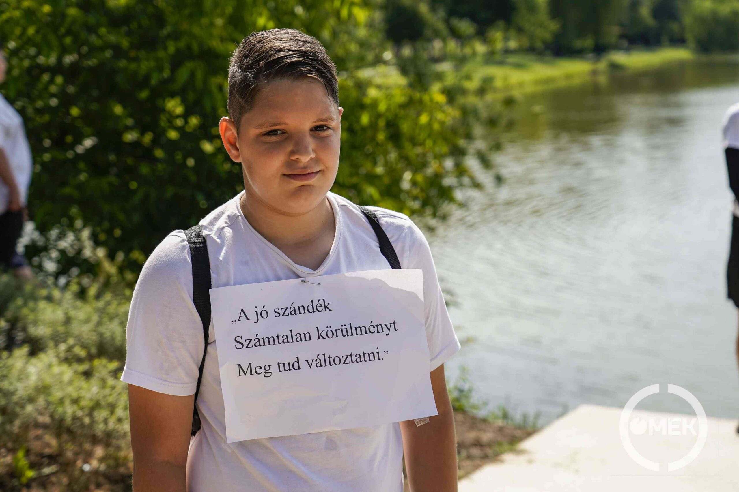 Pozitív idézetekkel a pólójukon futottak a gyerekek.