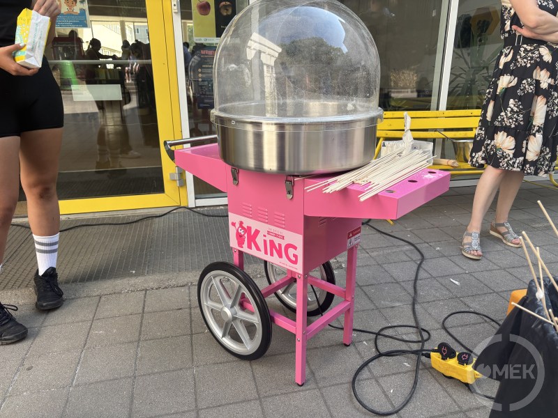 Vattacukrot is ehettek a diákok.