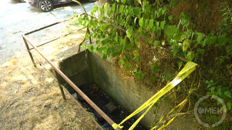 Ebből az aknából mentették ki az őzet a tűzoltók.