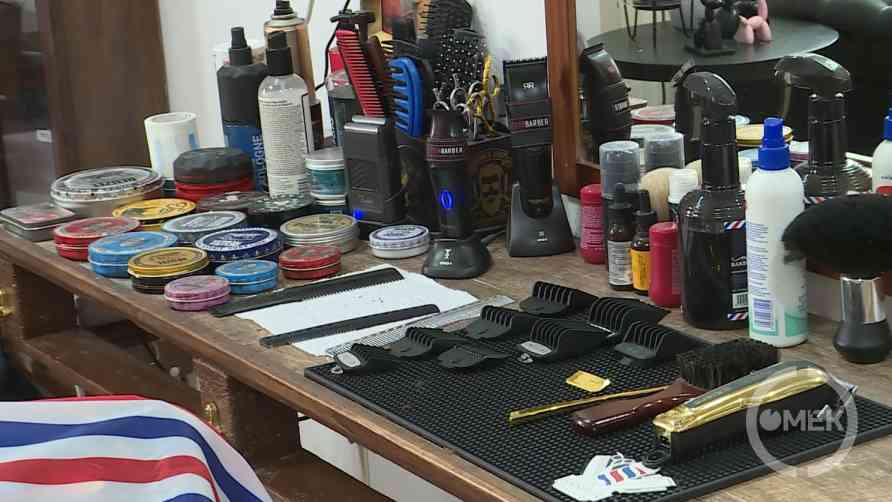 Fodrász eszközök.