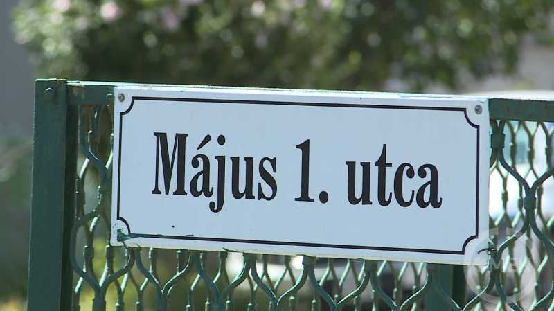Május 1. utca tábla.