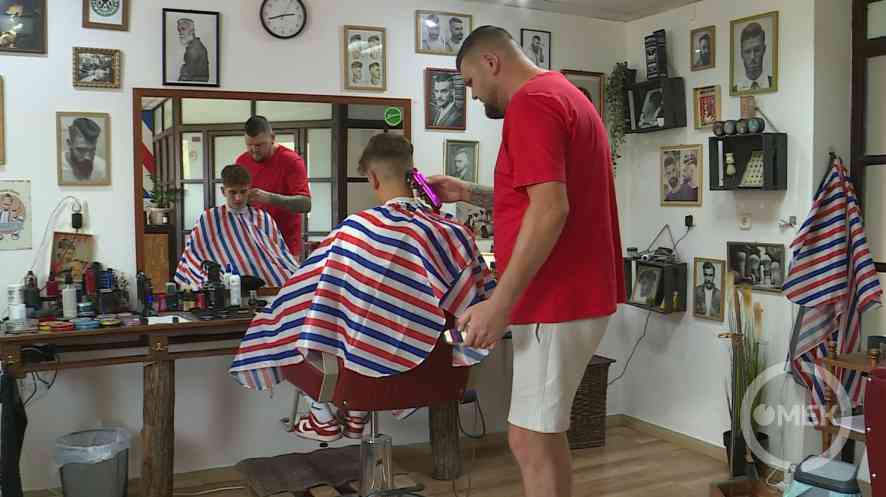 Szabó Bence barber.