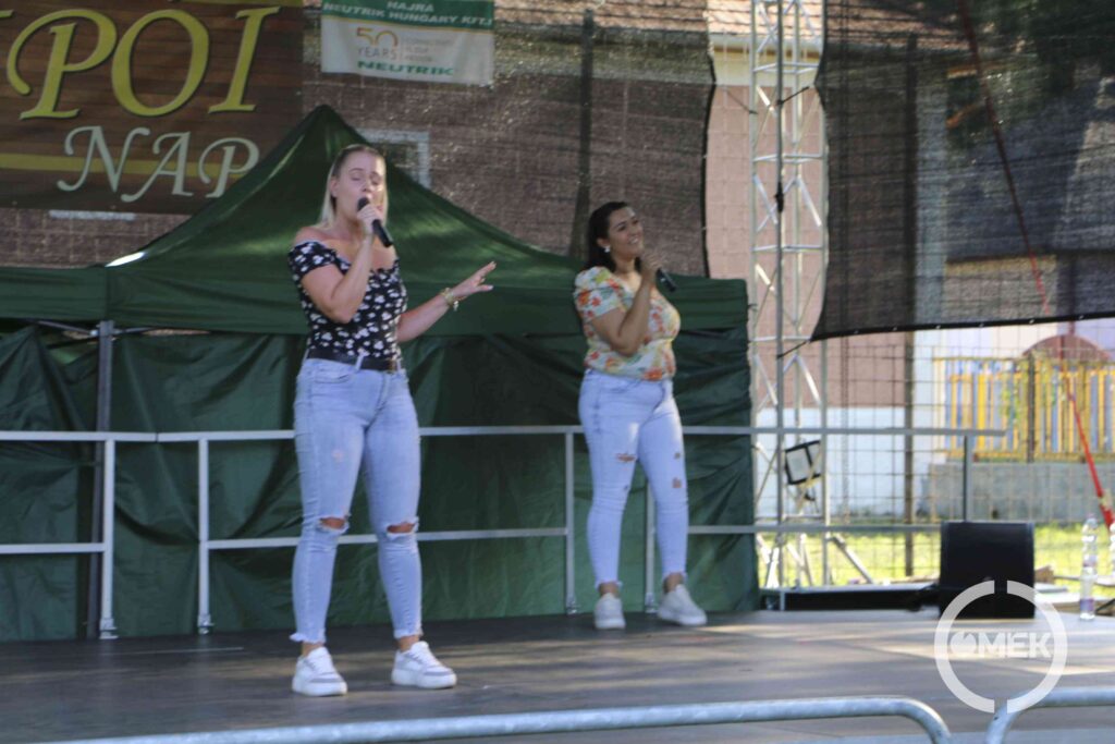 Az ÓMI Zenés Színház két tagja énekelt a színpadon.