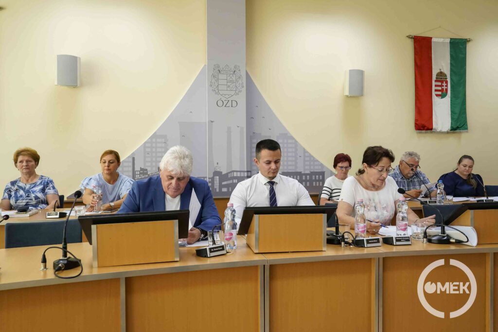 Az Oktatási, Kulturális és Sport Bizottság vezetői.