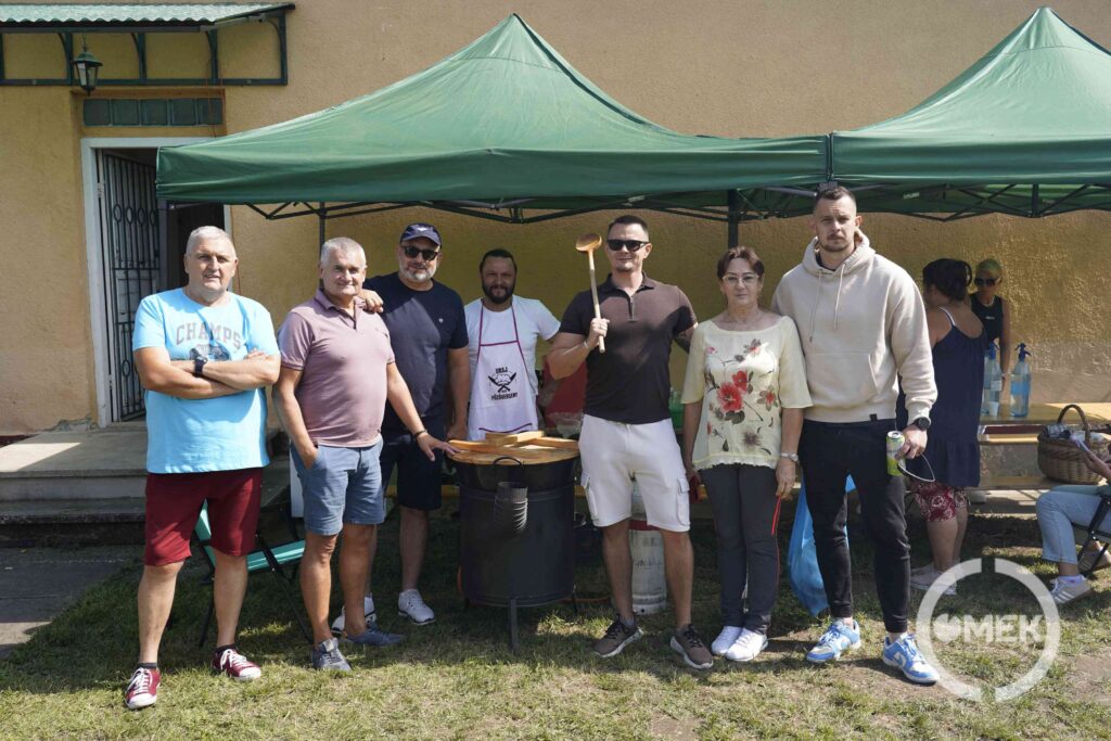 Az Ózdiakért és Ózdért Egyesület csapata.