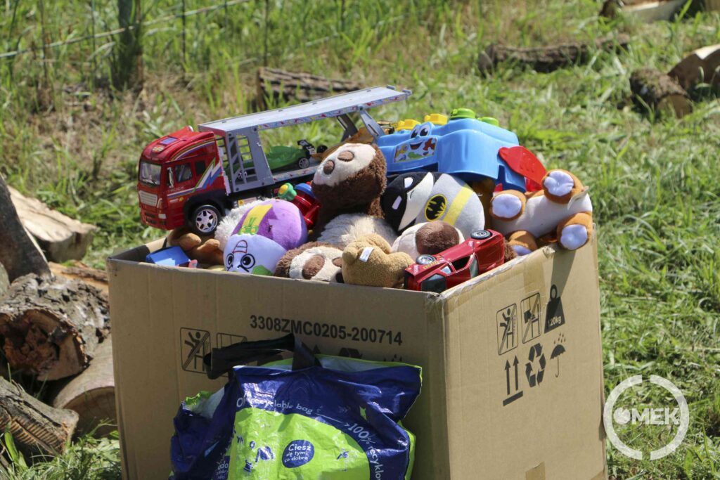 Játékokat is osztottak ki a gyerekeknek.