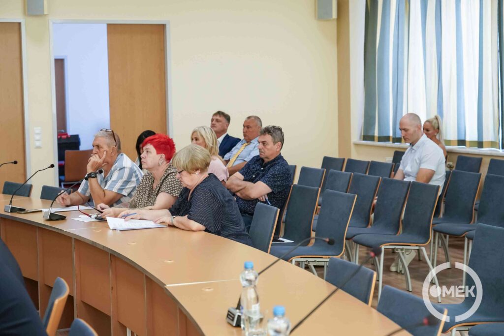 Meghívott vendégek az ülésen.