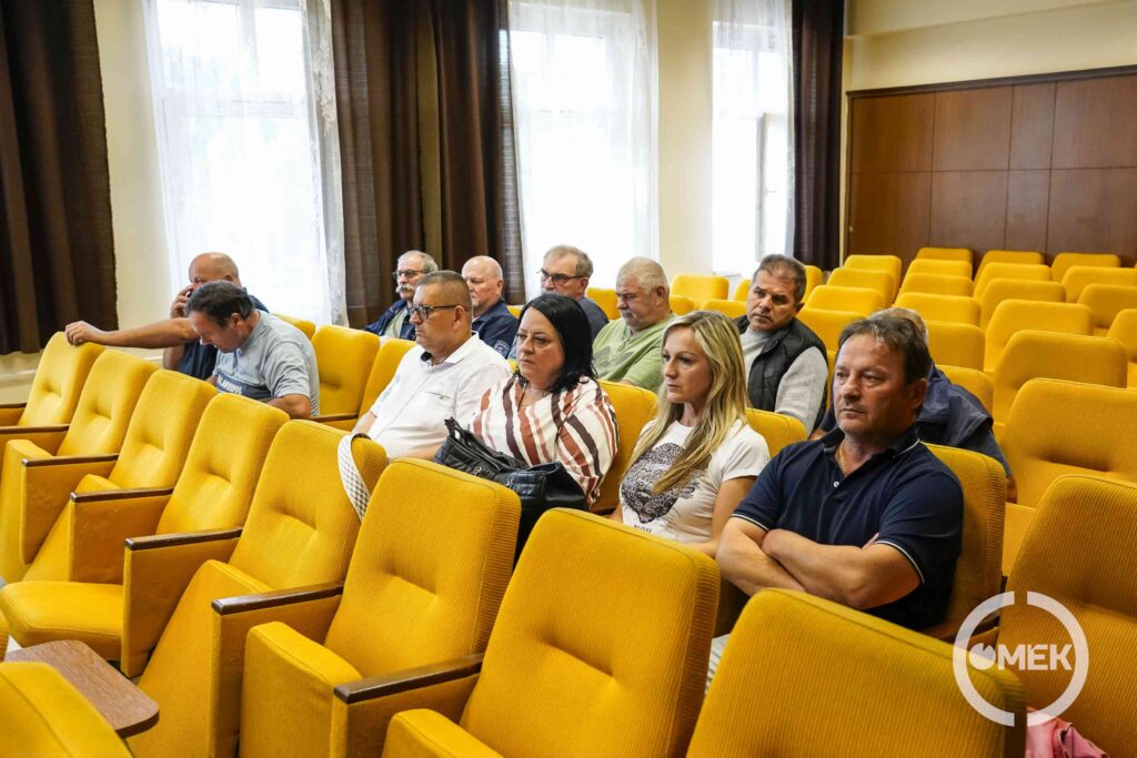 A város minden képviselője jelen volt.