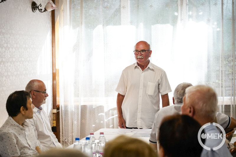 Hubai Imre előadás közben.