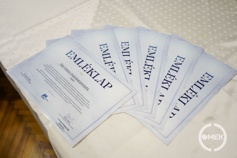 Ilyen emléklapot kaptak az adományozók.