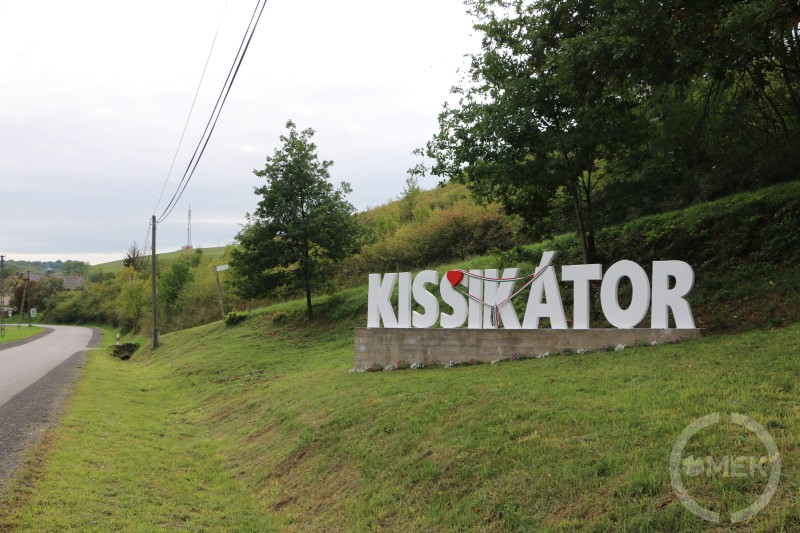 Kissikátor határában felavatták a helynév feliratot.