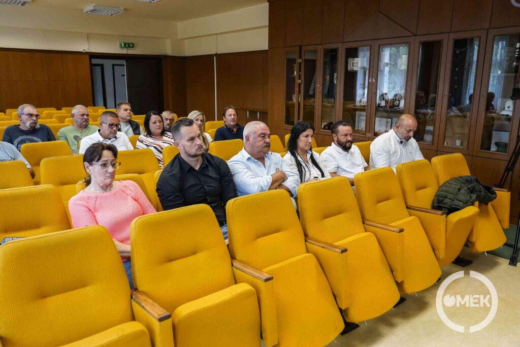 Önkormányzati képviselőket, rendészeket és polgárőröket is vártak az egyeztetésre.