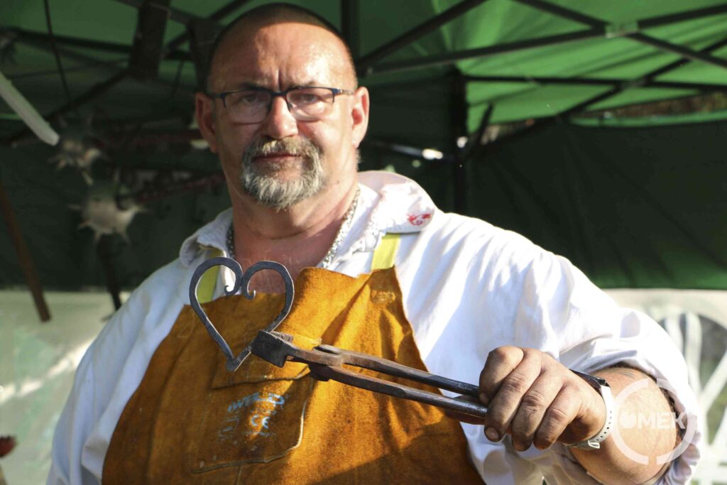 Oppenauer Péter díszkovács és fegyvermester.