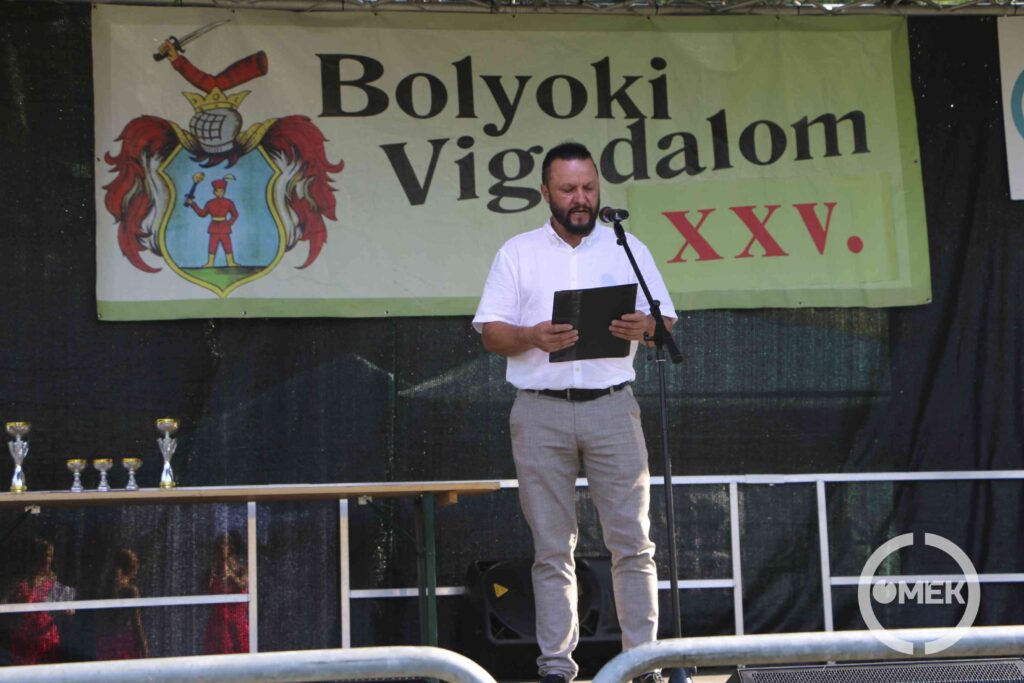 Zubor László, területi képviselő.