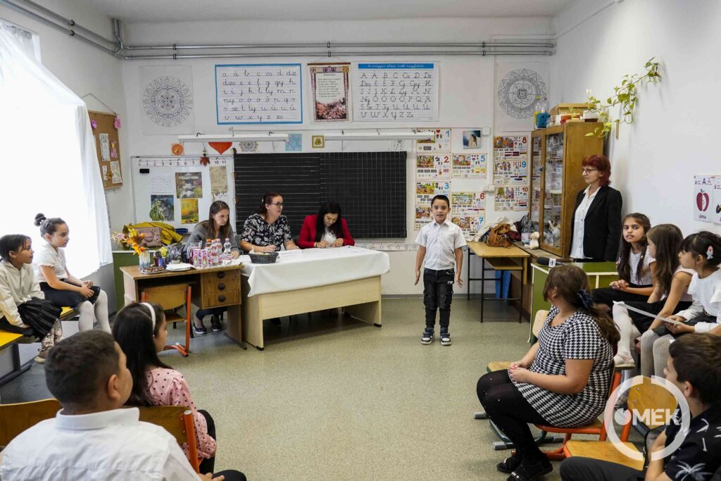 A II. Roma Szavaló és Prózamondó Versenyt szerveztek a Sajóvárkonyi Általános Iskolában.