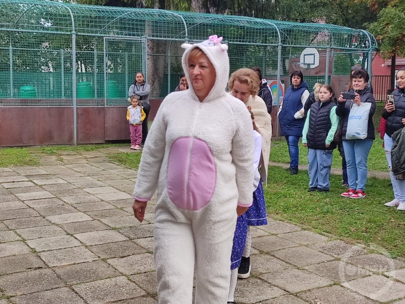 A báránybőrbe bújt óvónő.