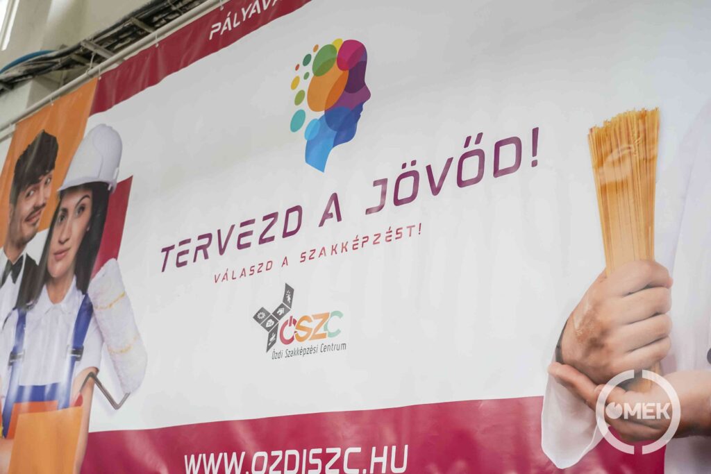 A kiállítás szlogenje.