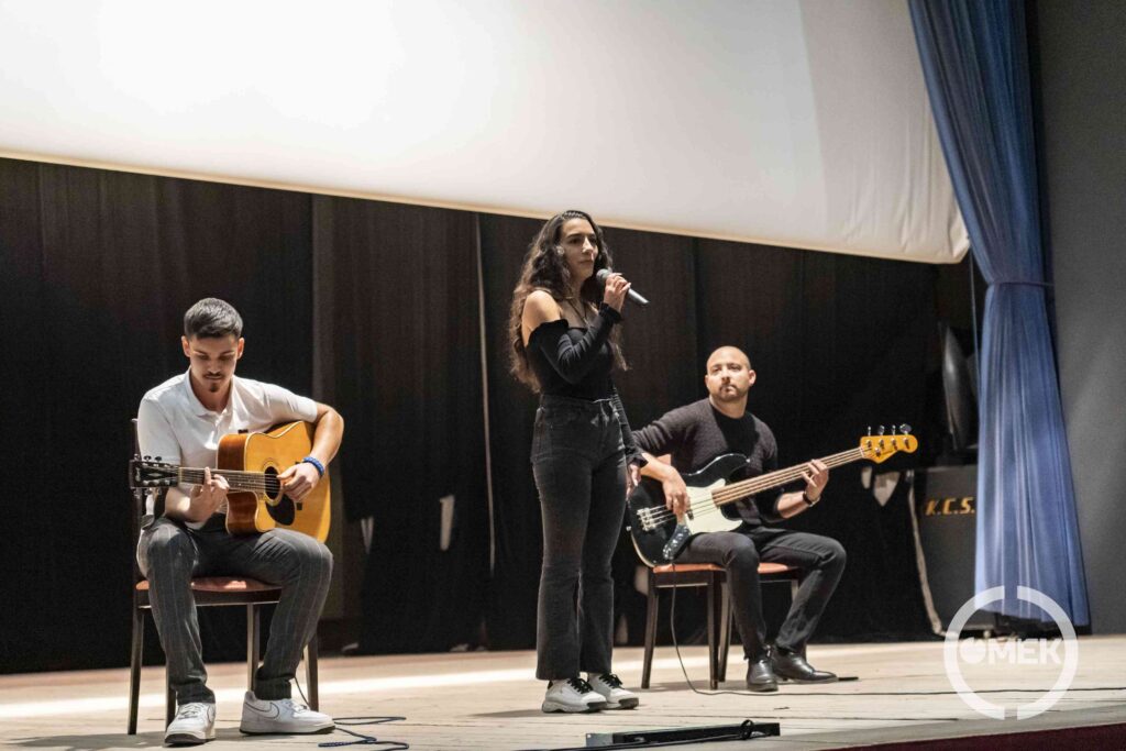 A zeneiskola növendékei megmutatták tehetségüket az összegyűlteknek.