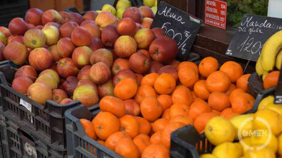 Alma, mandarin és citrom.