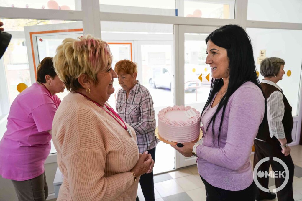 Bertáné Várnay Ilona városi kollegiális védőnő mentor és Marosréti-Zsuponyó Anett alpolgármester.