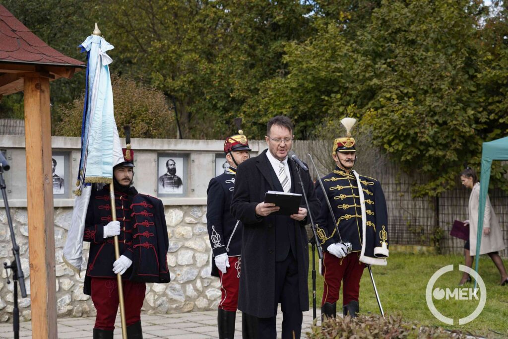Bukovinszky Zsolt köszönti a jelenlévőket.