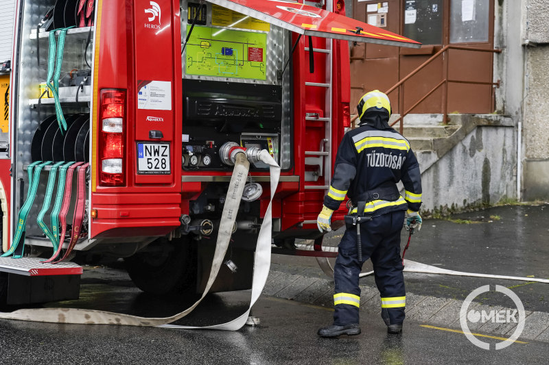 Felszerelték a fecskendőt.