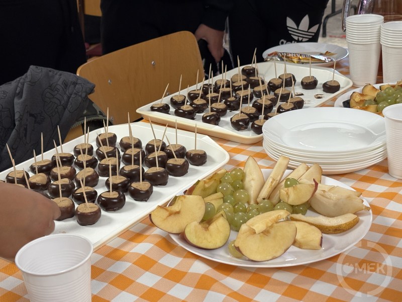 Gyümölccsel és nasival várták a kicsiket.